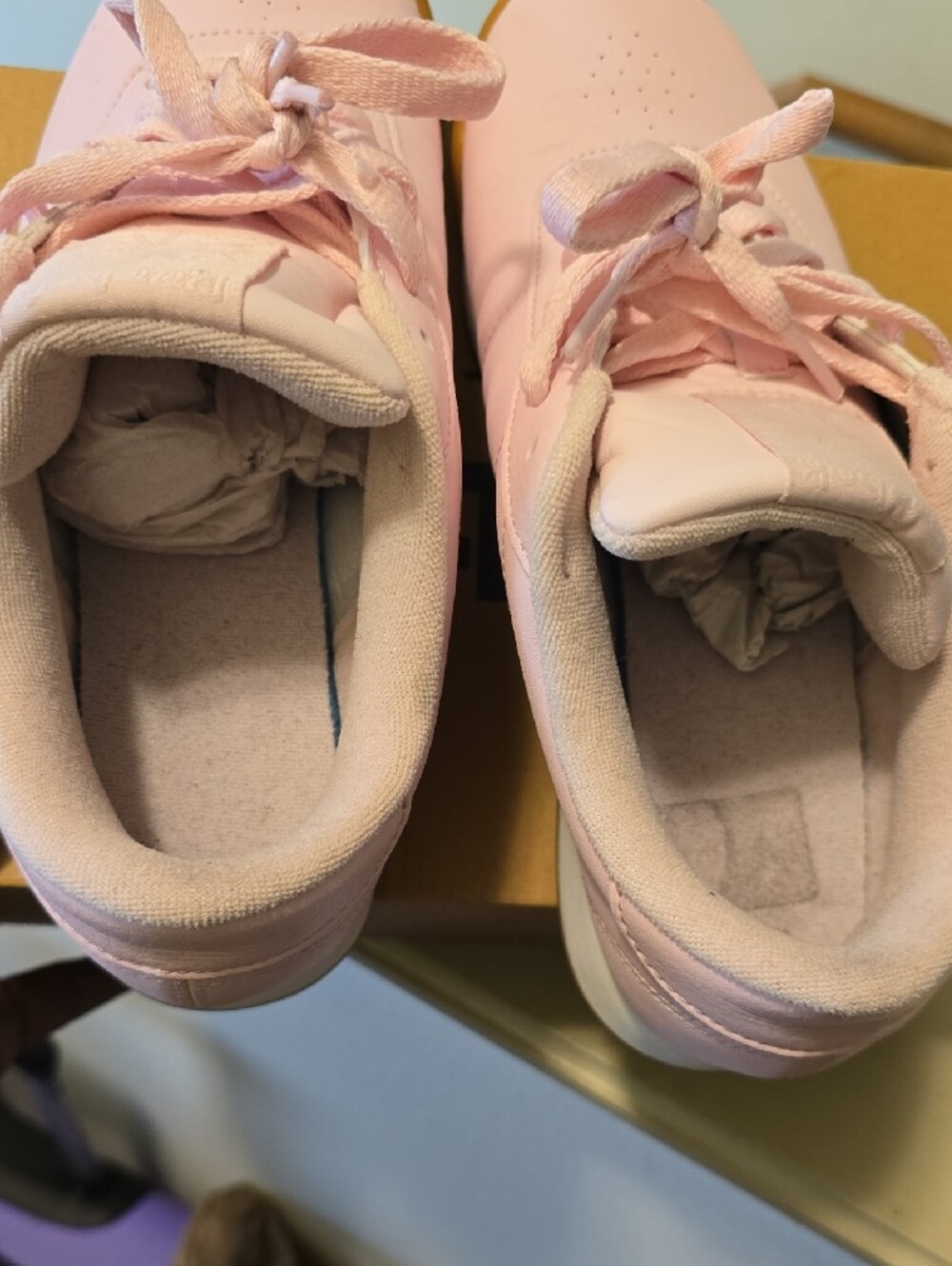 Reebok Pink Classic Low-Top Sneakers - Picture 12 of 16